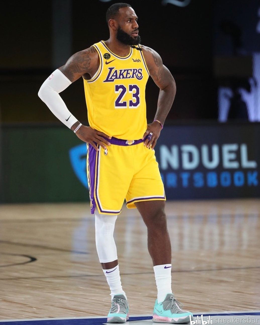 了自己的突 了自己的突